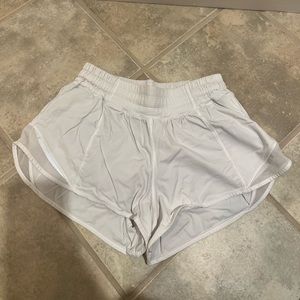 Lululemon Hotty Hot Shorts 2.5”